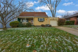 904 Sunset Blvd, Ellwood City, PA 16117
