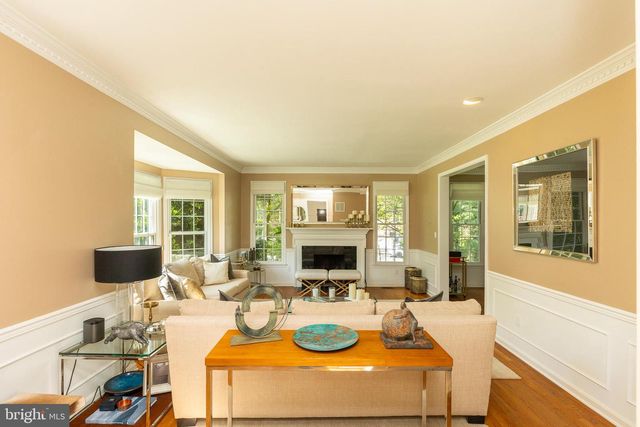 8809 SAUNDERS LN, Bethesda, MD 20817