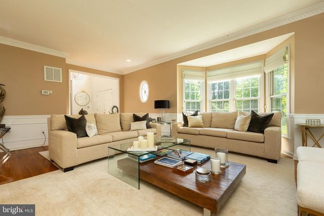 8809 SAUNDERS LN, Bethesda, MD 20817