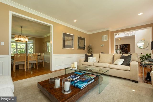 8809 SAUNDERS LN, Bethesda, MD 20817