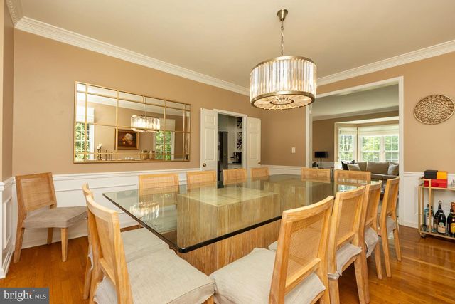 8809 SAUNDERS LN, Bethesda, MD 20817