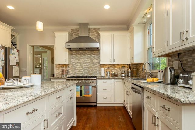 8809 SAUNDERS LN, Bethesda, MD 20817