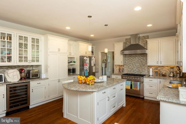 8809 SAUNDERS LN, Bethesda, MD 20817