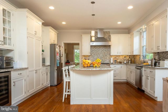 8809 SAUNDERS LN, Bethesda, MD 20817