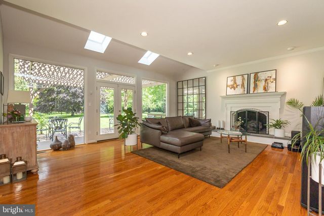 8809 SAUNDERS LN, Bethesda, MD 20817