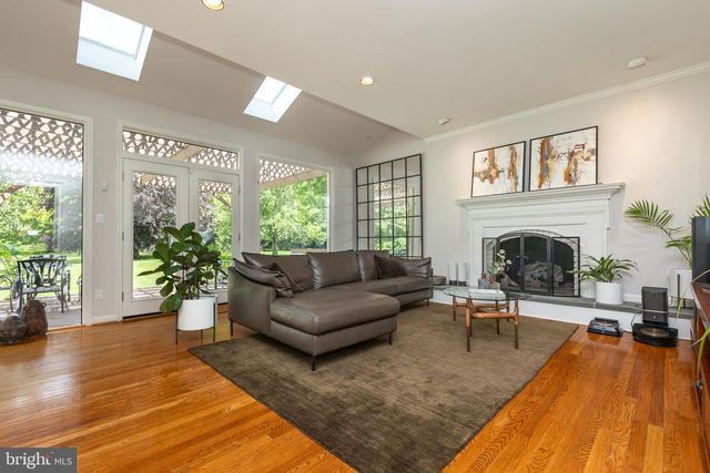 8809 SAUNDERS LN, Bethesda, MD 20817