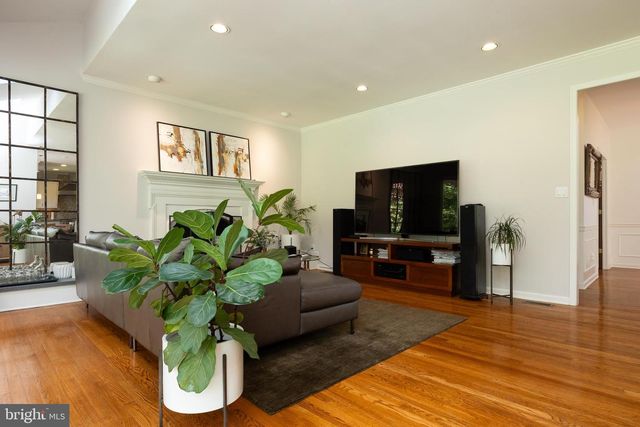 8809 SAUNDERS LN, Bethesda, MD 20817