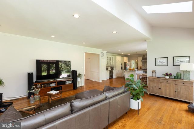 8809 SAUNDERS LN, Bethesda, MD 20817