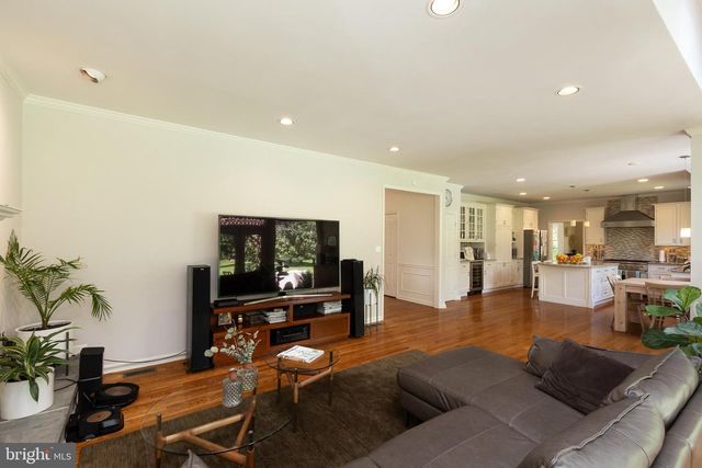 8809 SAUNDERS LN, Bethesda, MD 20817