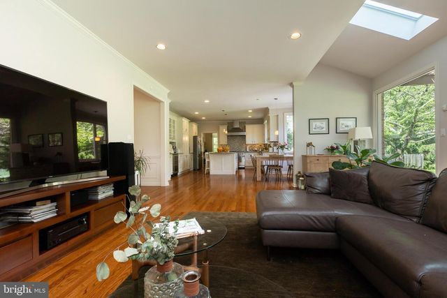 8809 SAUNDERS LN, Bethesda, MD 20817