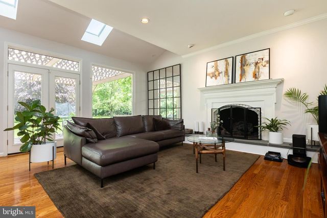 8809 SAUNDERS LN, Bethesda, MD 20817