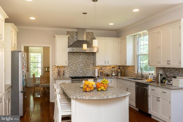 8809 SAUNDERS LN, Bethesda, MD 20817