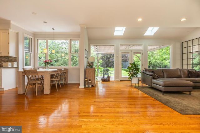 8809 SAUNDERS LN, Bethesda, MD 20817