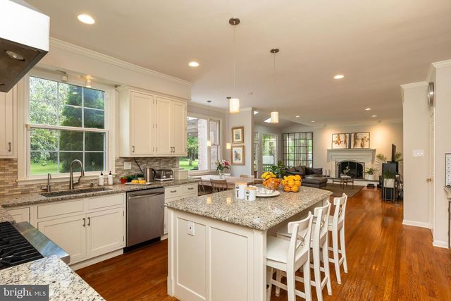 8809 SAUNDERS LN, Bethesda, MD 20817