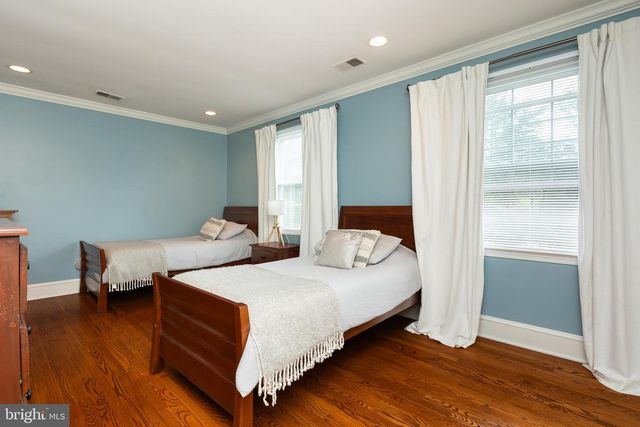 8809 SAUNDERS LN, Bethesda, MD 20817