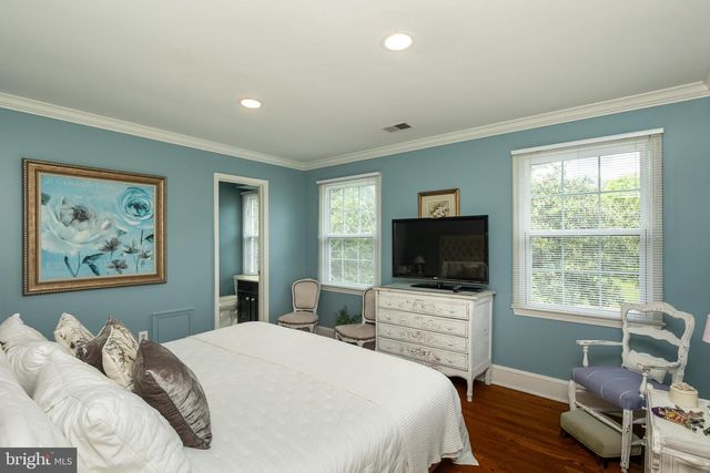 8809 SAUNDERS LN, Bethesda, MD 20817