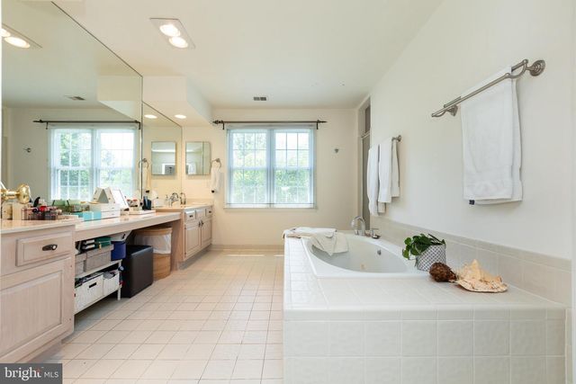 8809 SAUNDERS LN, Bethesda, MD 20817