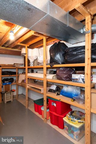 8809 SAUNDERS LN, Bethesda, MD 20817