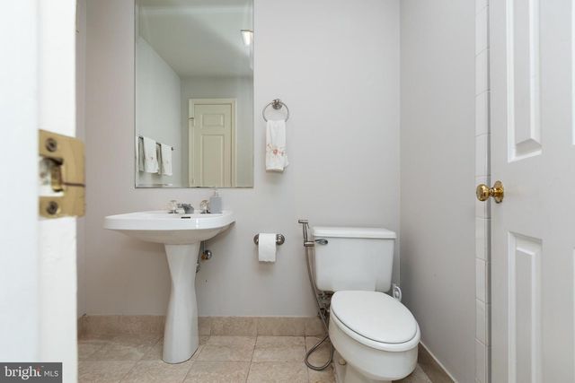 8809 SAUNDERS LN, Bethesda, MD 20817