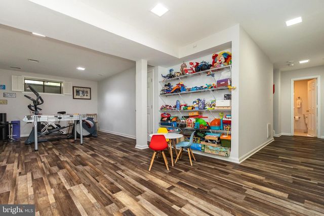 8809 SAUNDERS LN, Bethesda, MD 20817