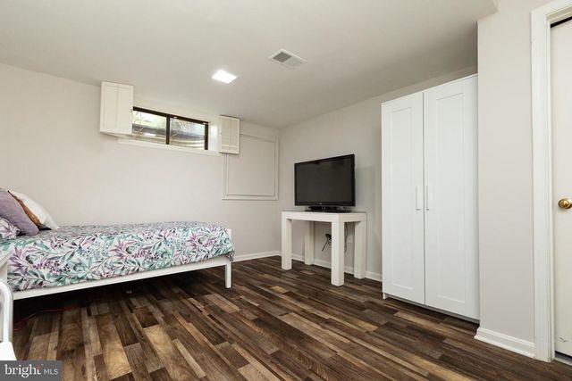 8809 SAUNDERS LN, Bethesda, MD 20817