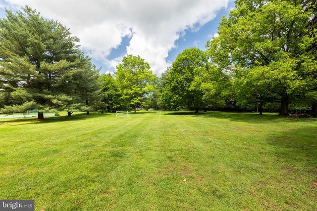 8809 SAUNDERS LN, Bethesda, MD 20817