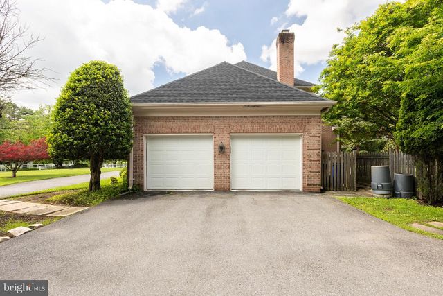 8809 SAUNDERS LN, Bethesda, MD 20817