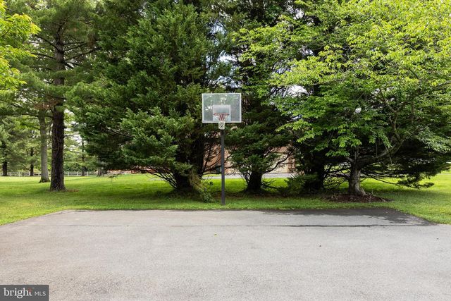 8809 SAUNDERS LN, Bethesda, MD 20817