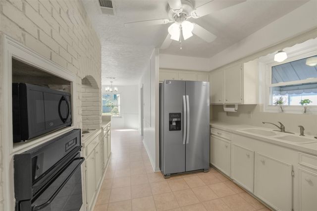 8415 Braesdale Lane, Houston, TX 77071