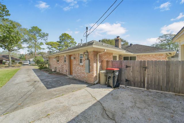 8415 Braesdale Lane, Houston, TX 77071