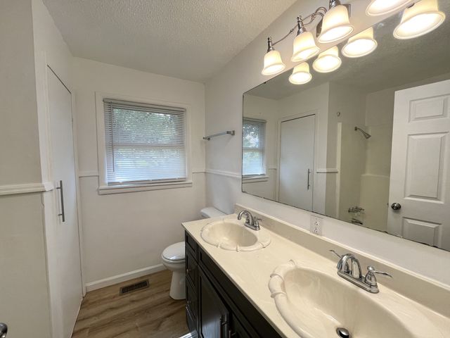 481 McQuade Cir, Mcminnville, TN 37110
