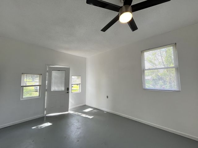 481 McQuade Cir, Mcminnville, TN 37110