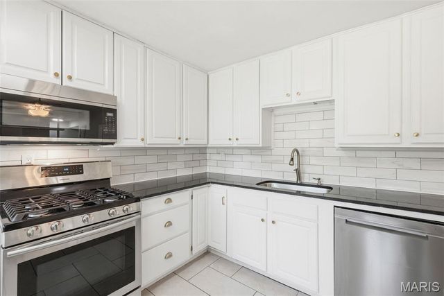 6937 Berkridge Court, Hazelwood, MO 63042