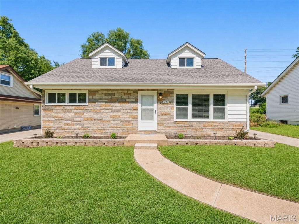 6937 Berkridge Court, Hazelwood, MO 63042
