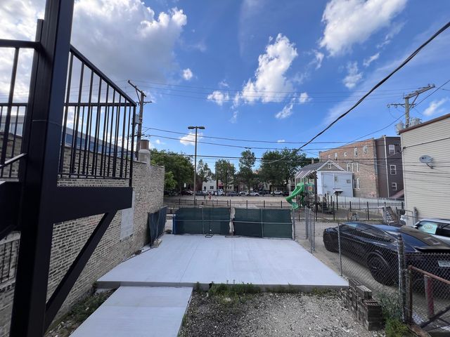 226 W 24th Street 1, Chicago, IL 60616
