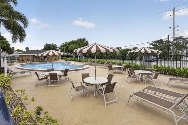456 Southampton C, West Palm Beach, FL 33417