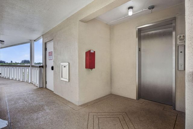 456 Southampton C, West Palm Beach, FL 33417