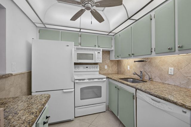 456 Southampton C, West Palm Beach, FL 33417