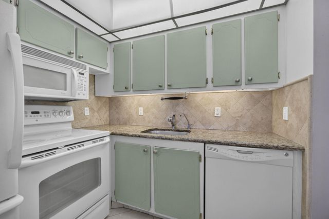 456 Southampton C, West Palm Beach, FL 33417