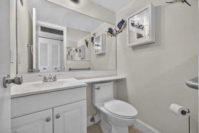 456 Southampton C, West Palm Beach, FL 33417