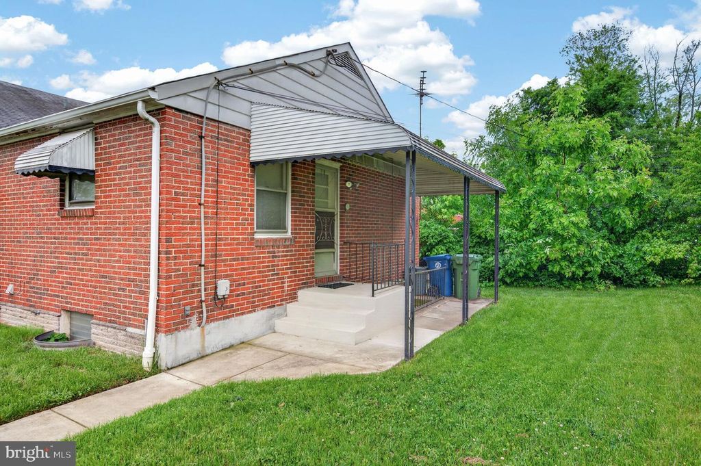Image 4 of property listing at 5928 ARIZONA AVE, Baltimore, MD 21206