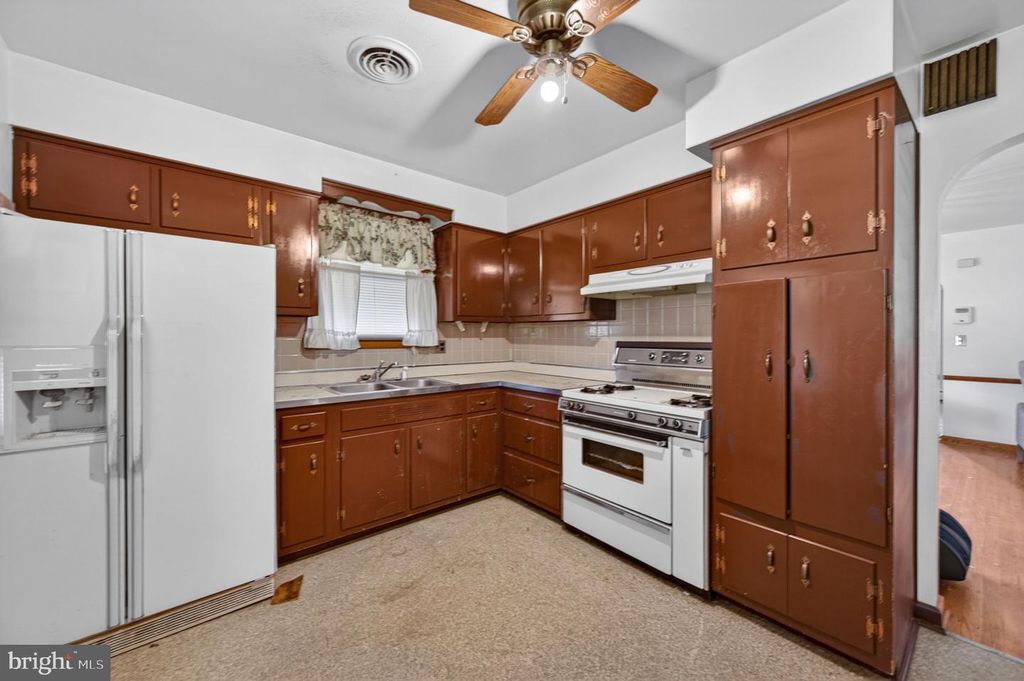 Image 6 of property listing at 5928 ARIZONA AVE, Baltimore, MD 21206