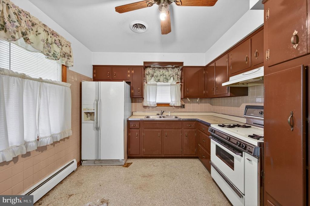 Image 7 of property listing at 5928 ARIZONA AVE, Baltimore, MD 21206