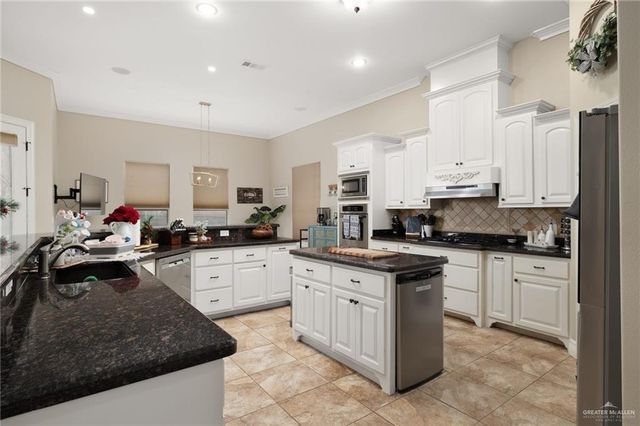 1302 Bella Vista Avenue, Weslaco, TX 78596