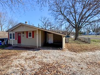 1164 S Hillcrest Avenue, Springfield, MO 65802