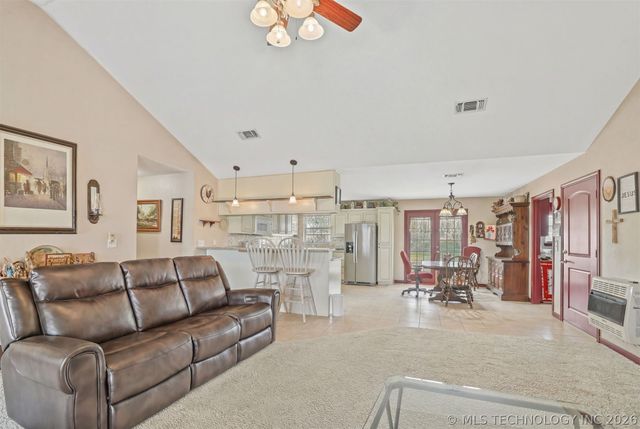 1214 Chestnut Lane, Durant, OK 74701