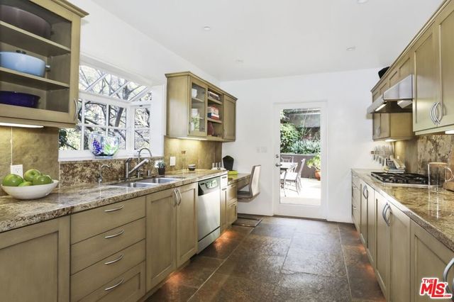2154 Sunset Crest Drive, Los Angeles, CA 90046