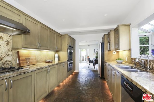 2154 Sunset Crest Drive, Los Angeles, CA 90046