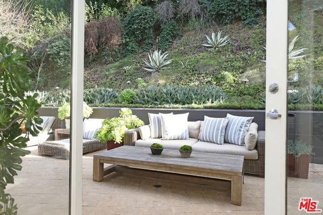 2154 Sunset Crest Drive, Los Angeles, CA 90046