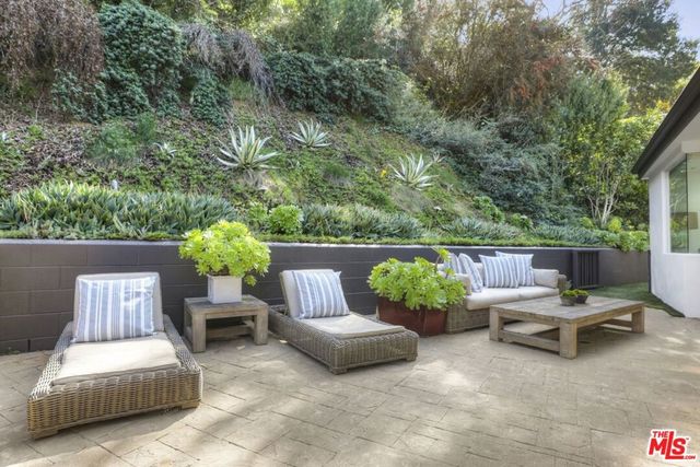 2154 Sunset Crest Drive, Los Angeles, CA 90046